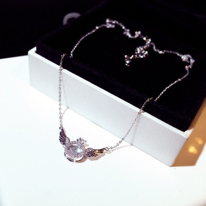 CapeGlow® Serapha – Elegant Angel Wings Necklace Capeglow
