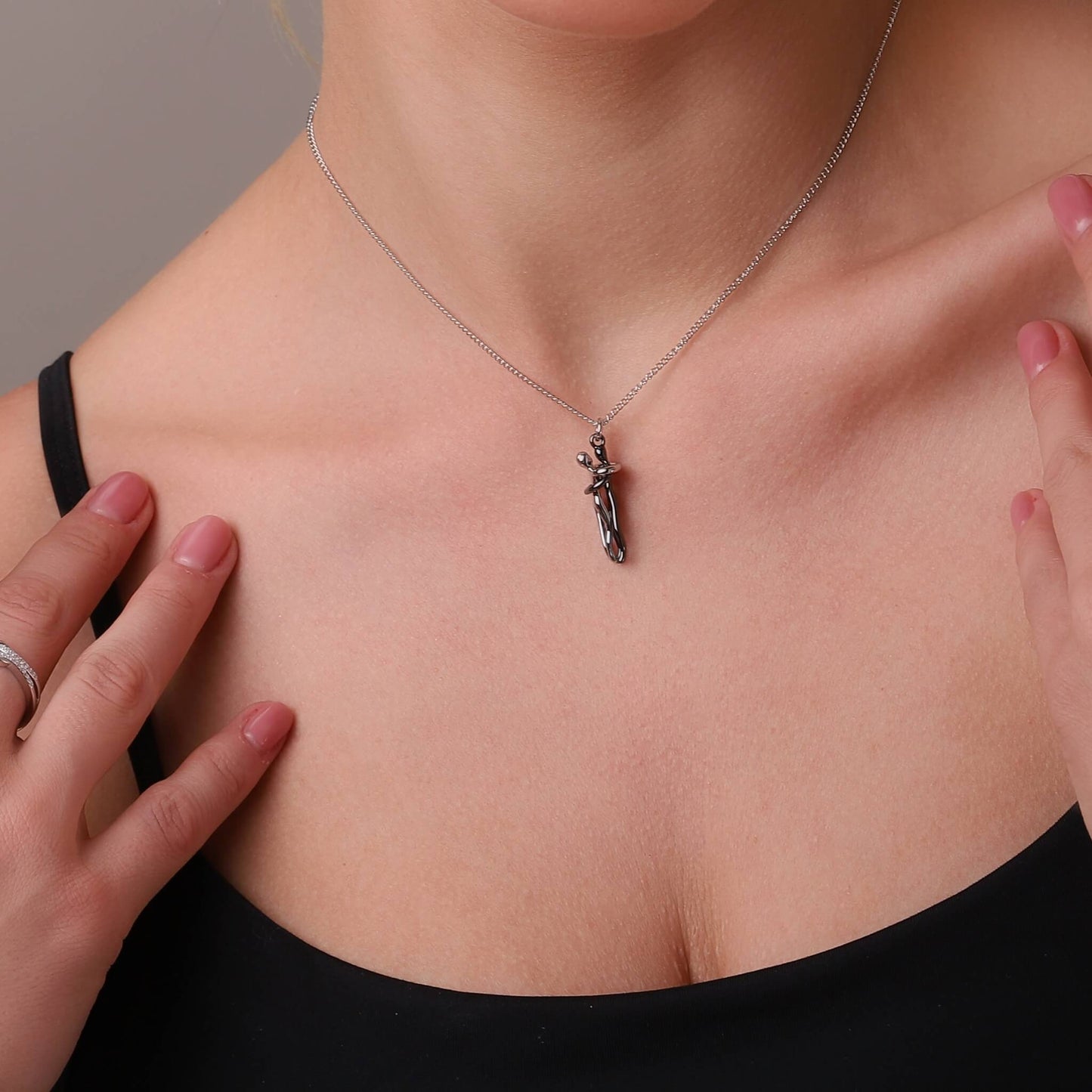 CapeGlow® Hold You Close – The Hug Necklace Capeglow