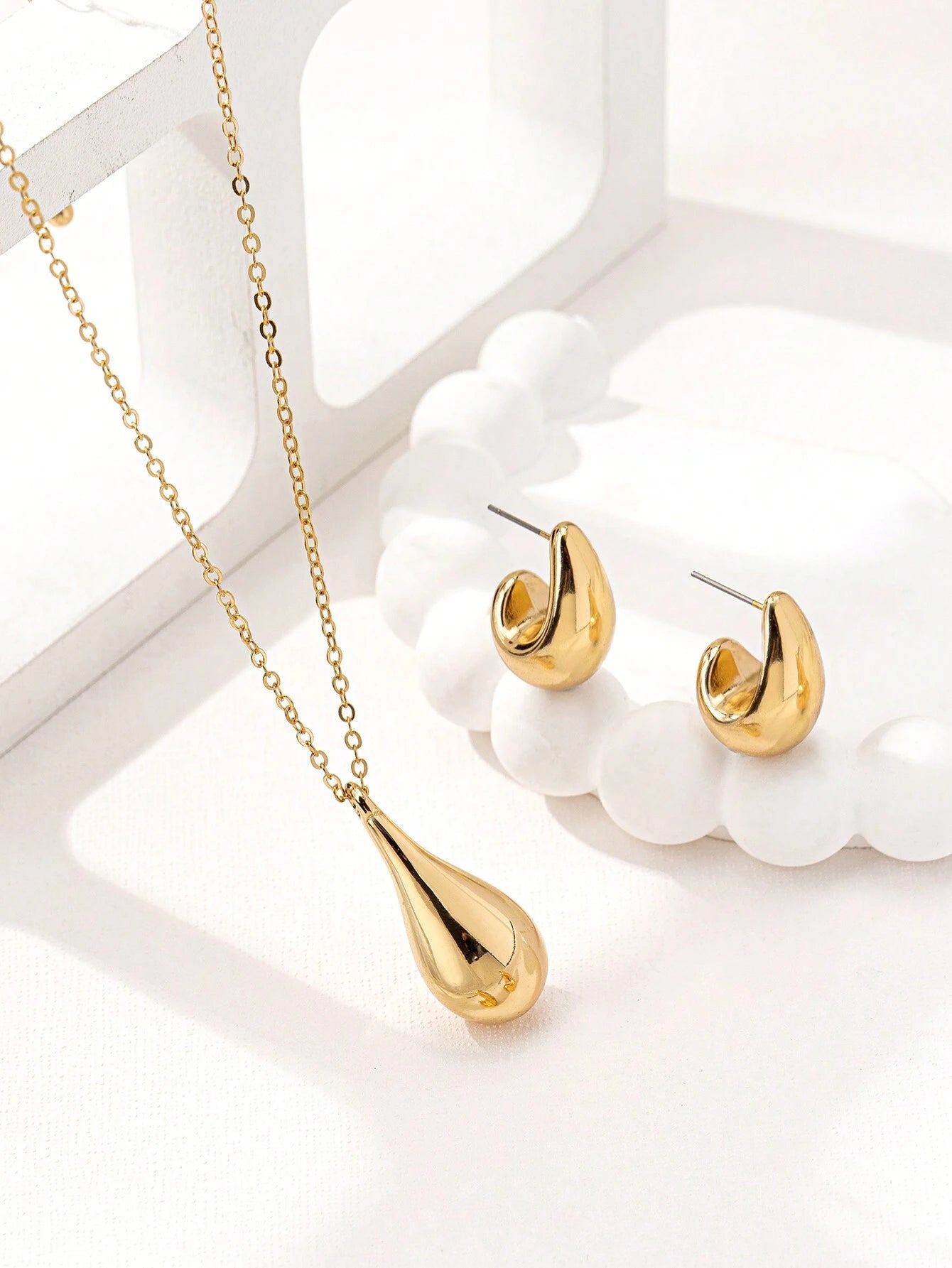CapeGlow® Zola – Waterdrop Pendant Necklace & Earrings Set