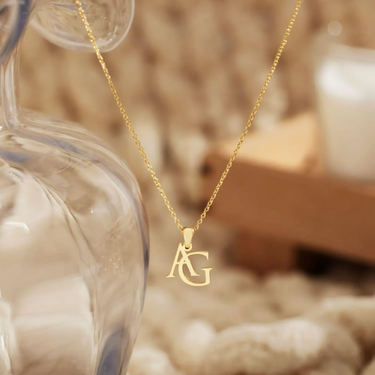 Elegant Gold Personalized Intertwined Initials Letter Necklace - Modern Minimalist Jewelry