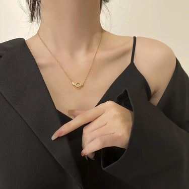 CapeGlow® Serapha – Elegant Angel Wings Necklace Capeglow