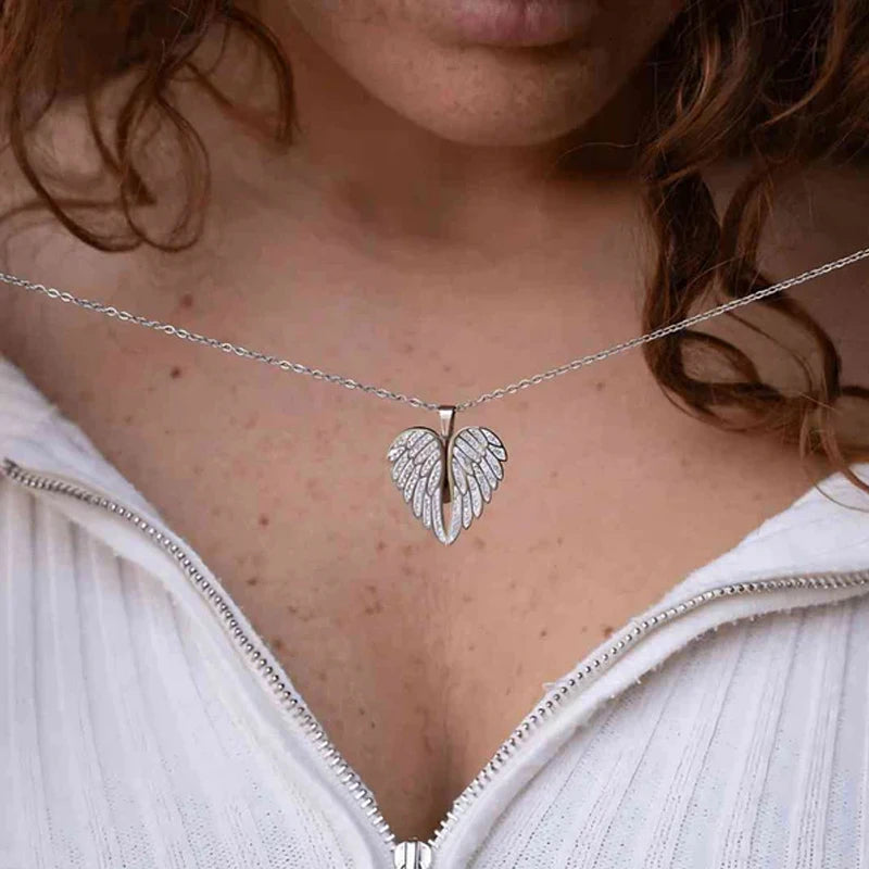 CapeGlow® Angel Wings Heart Necklace – Custom Name Jewelry for a Touch of Personal Magic